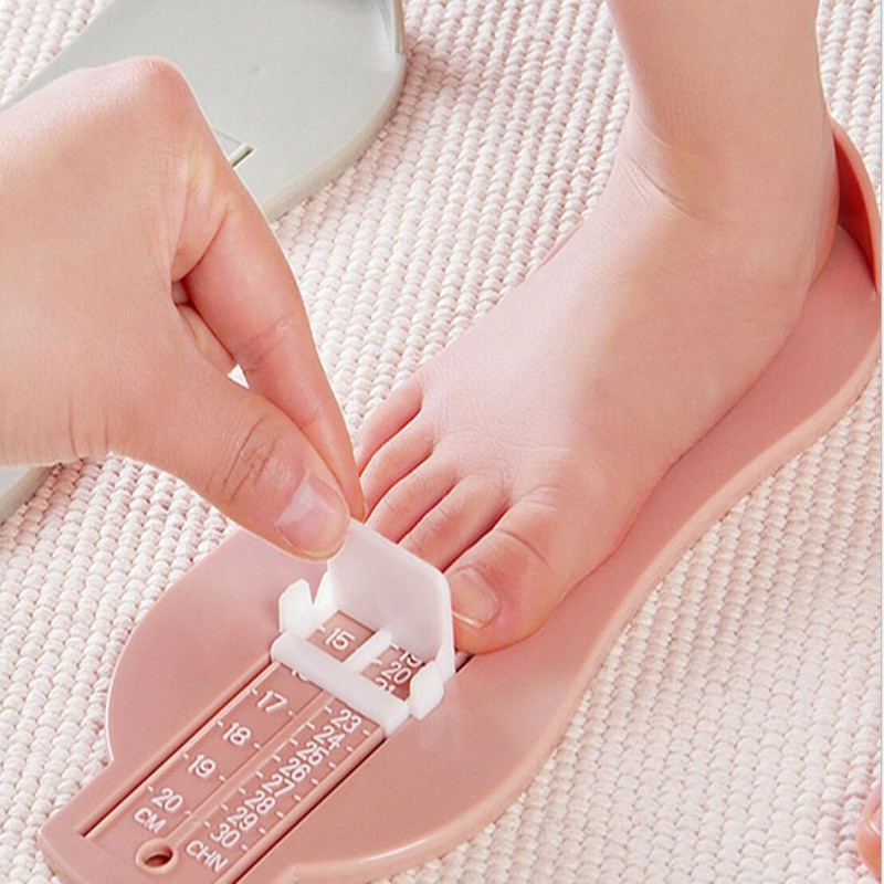 Thước đo kích cỡ bàn chân cho bé