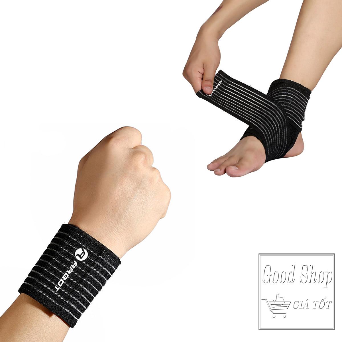 đai quấn cổ tay + bó bàn chân sọc đen trắng khi chơi thể thao