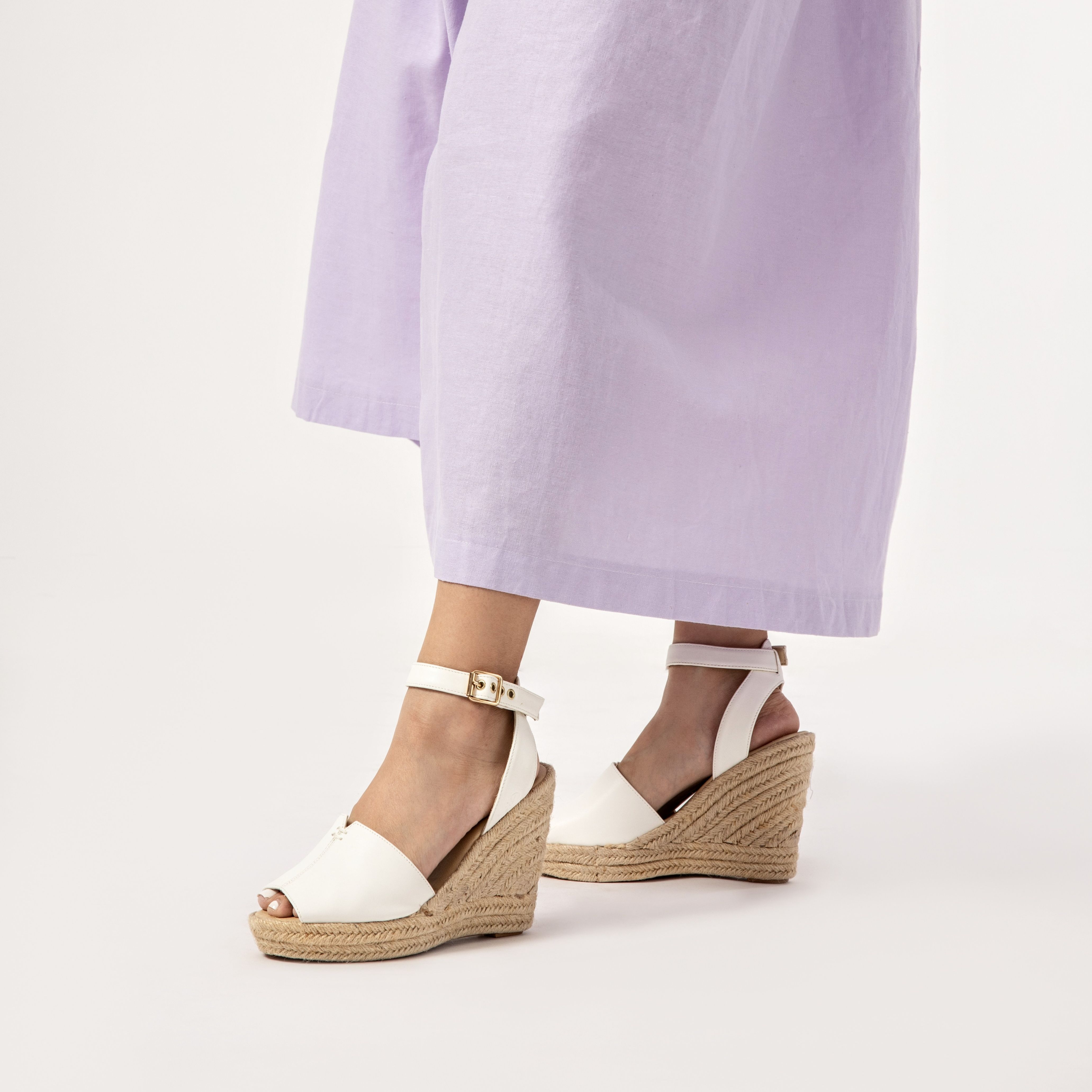Giày Sandal Da Đế Xuồng Bọc Cói AD màu trắng