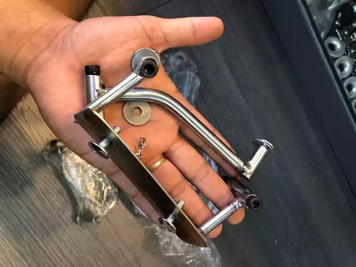 PÁT INOX  bắt rổ xe cho mio