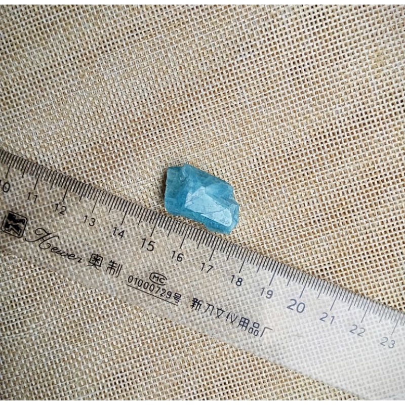 Viên đá xanh thanh tẩy Aquamarine