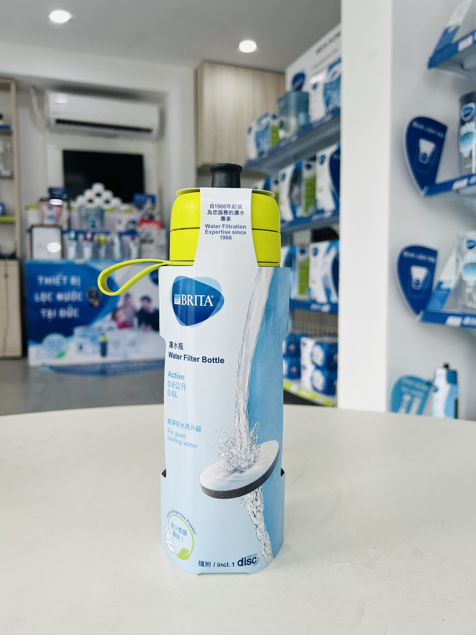 Bình lọc nước BRITA Active Lime 600ml (có sẵn 1 đĩa lọc Microdisc) - Thương hiệu đến từ Đức