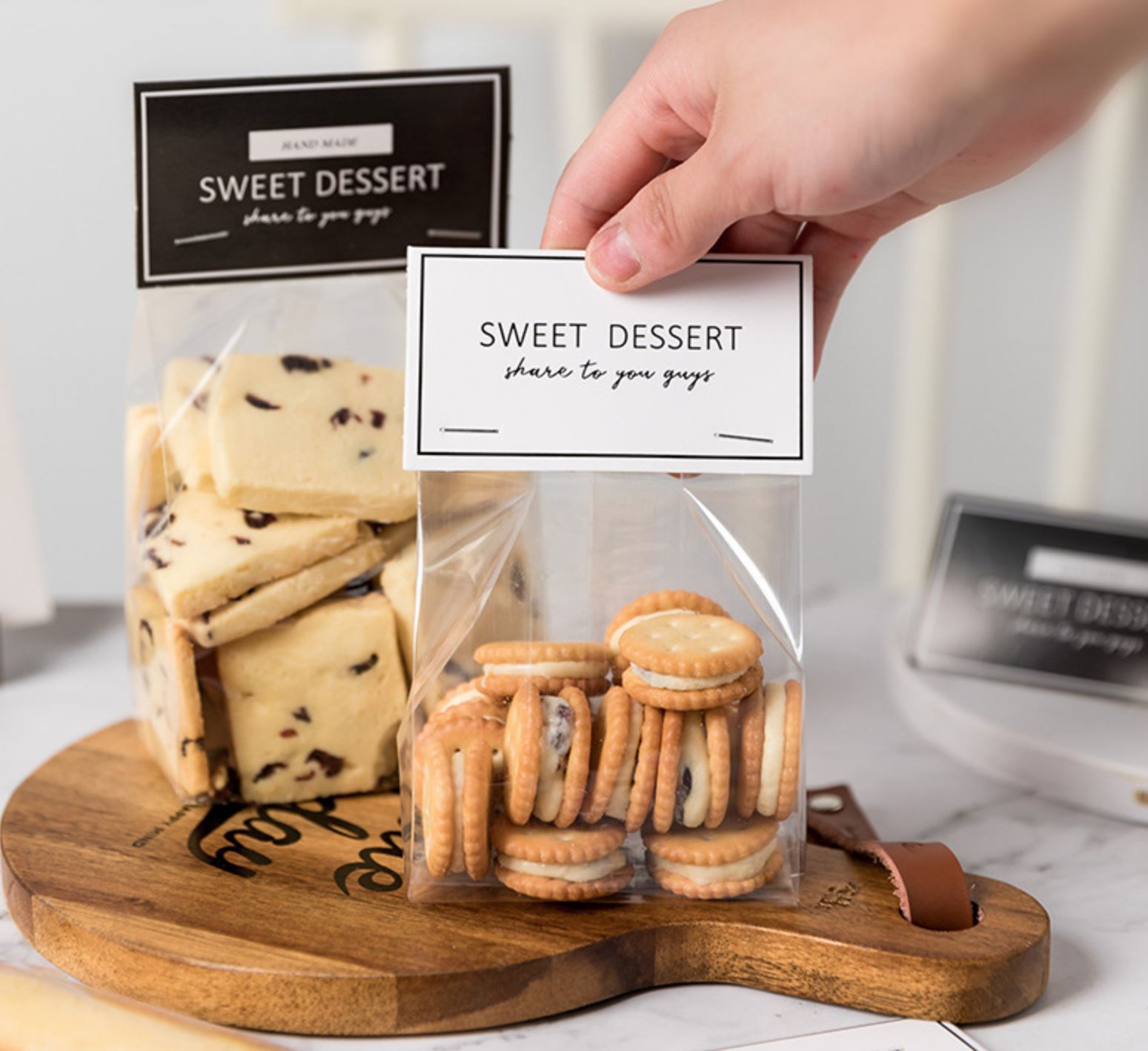 100 cái túi ni lông trong tag giấy dùng để đựng bánh cookies hoặc kẹo các loại