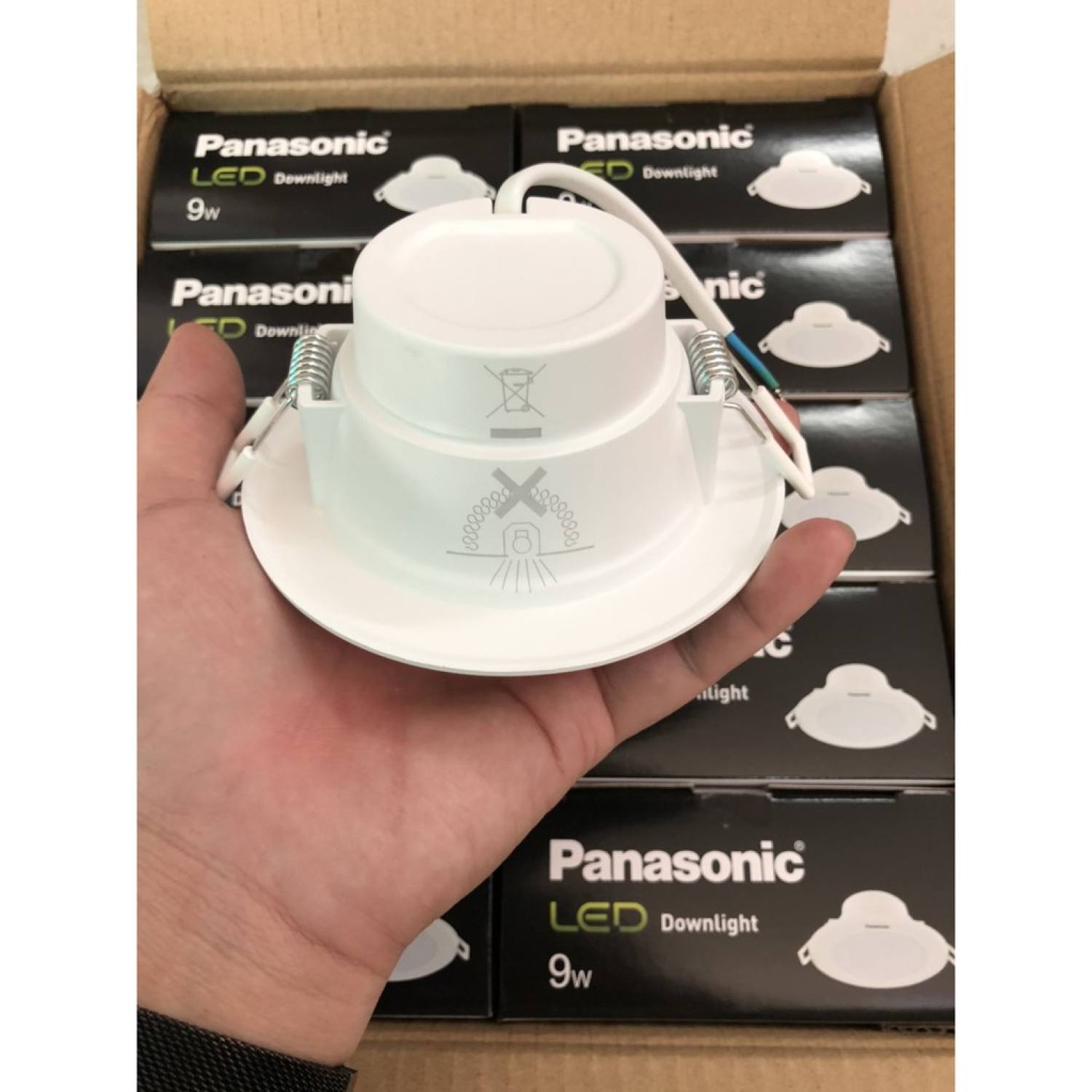 Đèn âm trần Panasonic 9W NNNC7596488