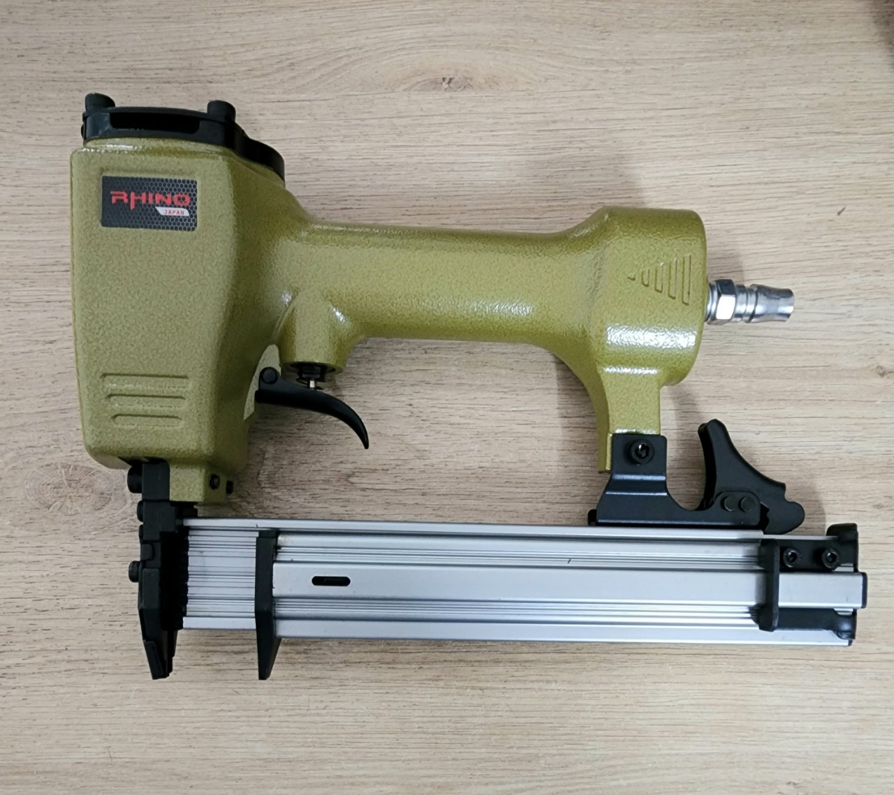 SÚNG BẮN ĐINH THẲNG F30 RHINO
