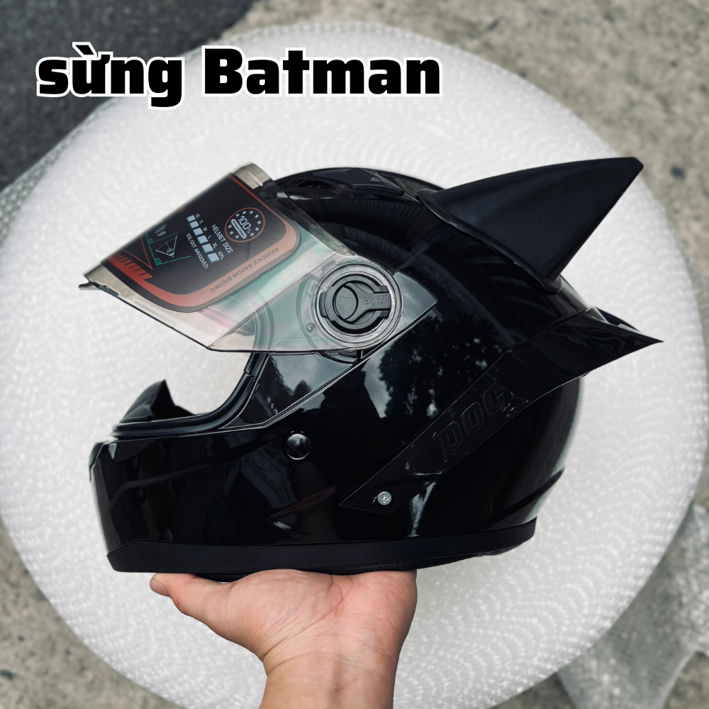 Mũ Fullface AGU Tem màu đen bóng có sừng BATMAN VÀ ĐUÔI GIÓ + TÚI ĐỰNG NÓN