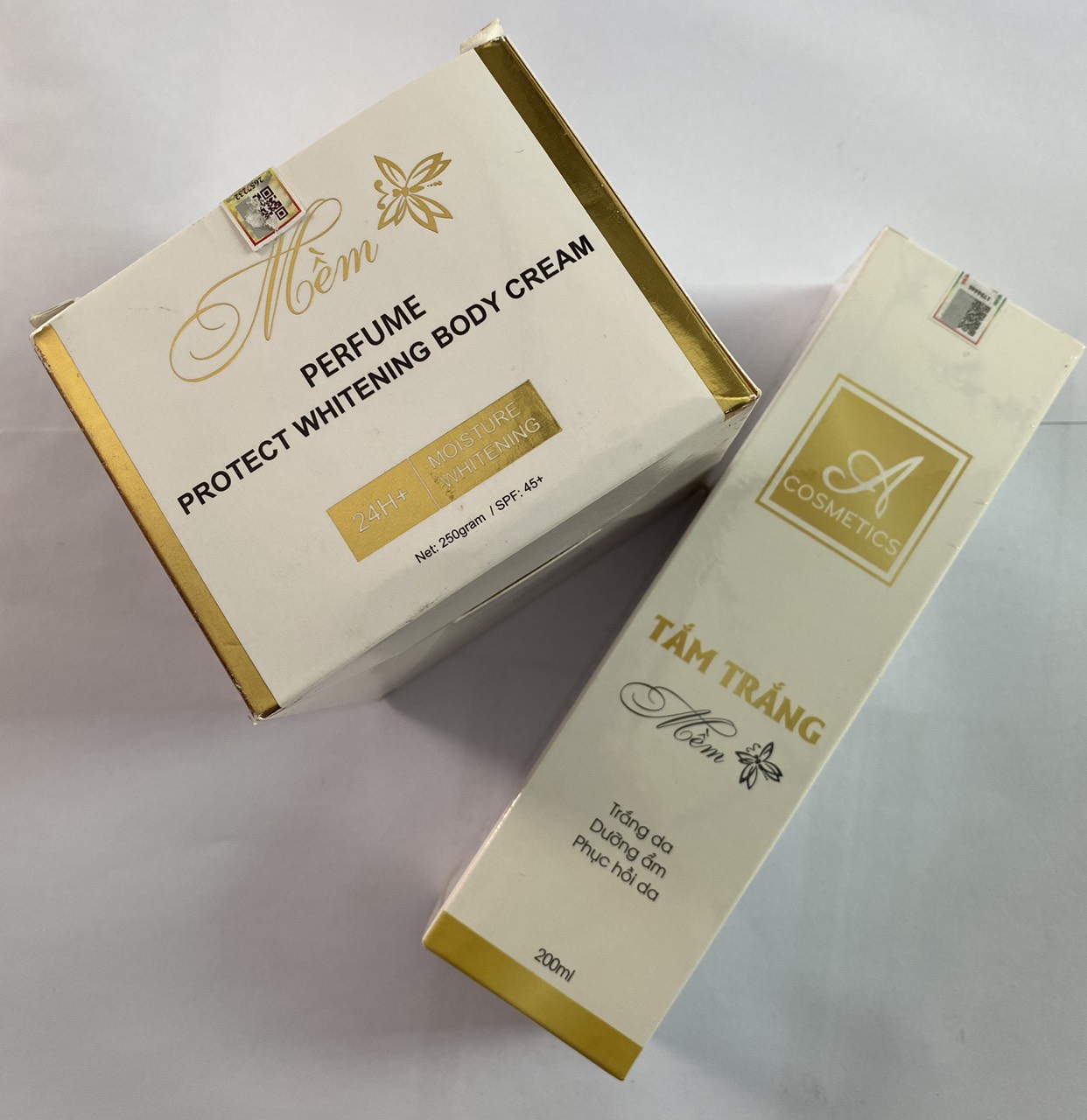 Combo tắm trắng và kem body mềm A Cosmetics