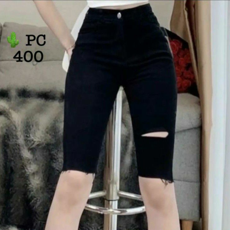 Quần ngố kaki rách gối 1 bên