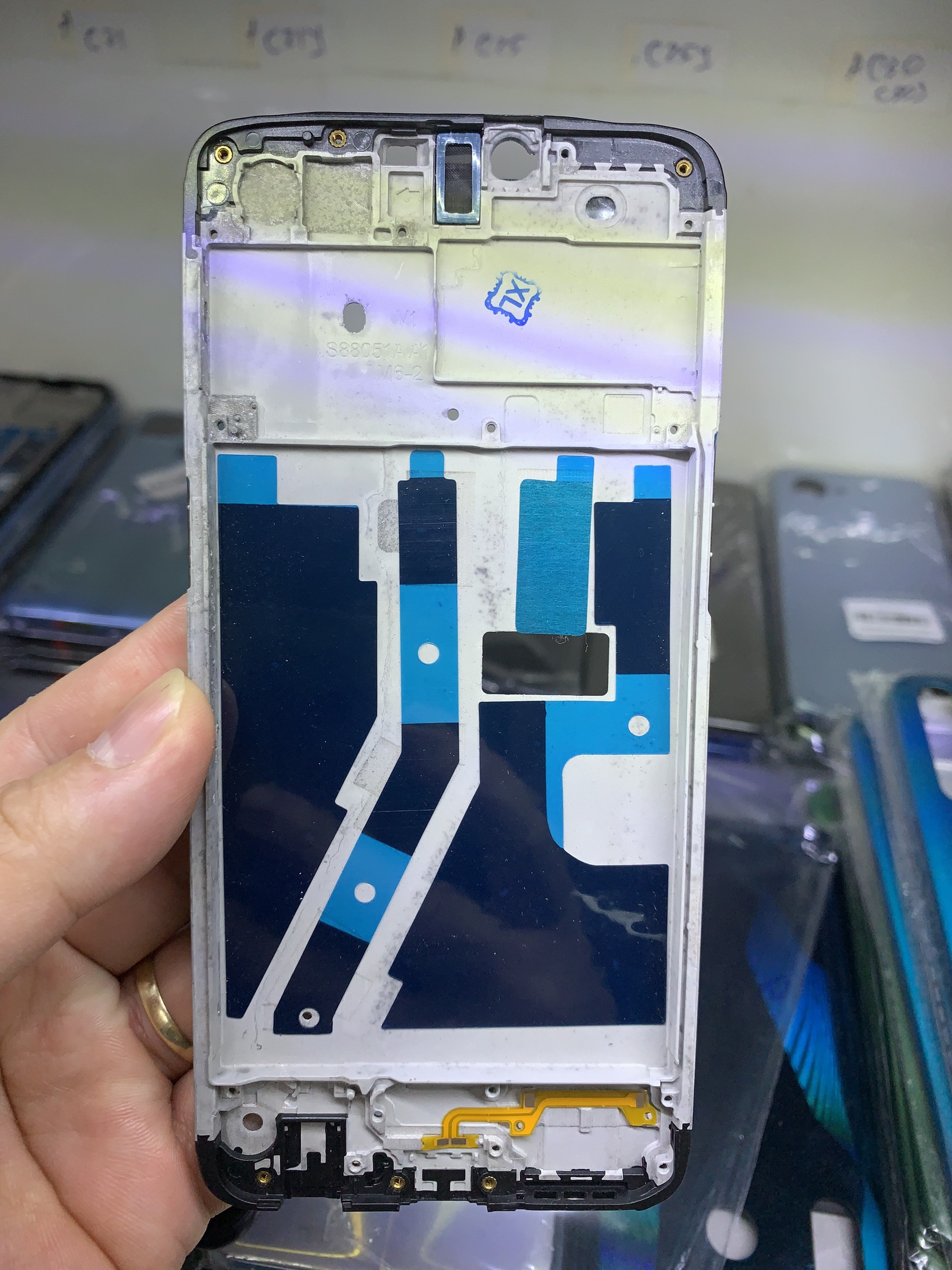 Vỏ nắp lưng, khung xương điện thoại oppo A3s - 16G / Bản có lỗ chọc sim phía dưới khay sim