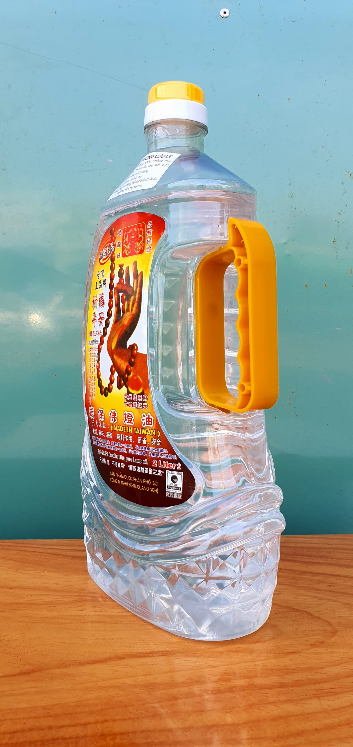 Dầu thắp đèn Cát Tường Lưu Ly chai 1kg2 ba màu - ( Trắng , Vàng , Đỏ )