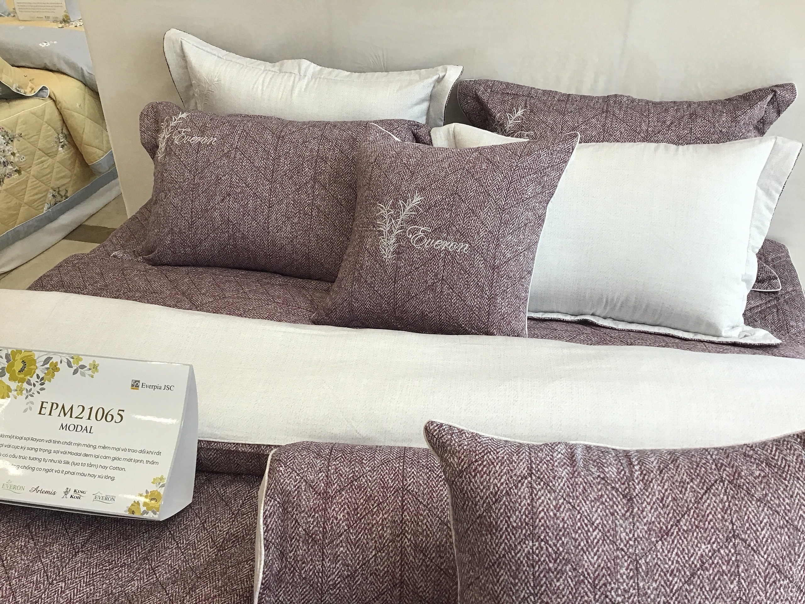 Vỏ Gối Ôm Everon 80*100 EPM21065