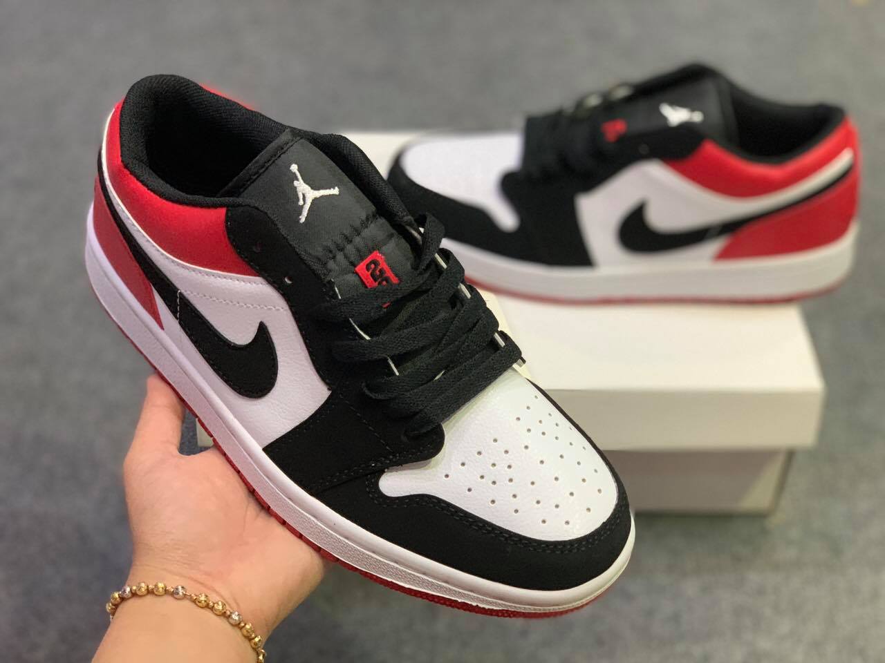 GIÀY JORDAN1 CỔ THẤP ĐỎ ĐEN FULL BOX