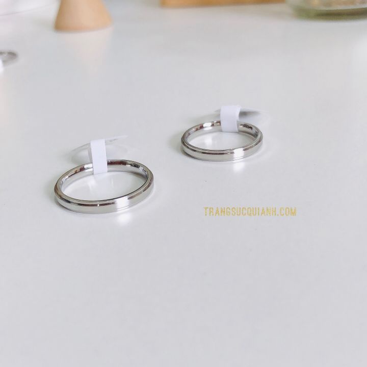 Nhẫn titan bạc viền ngoài trơn