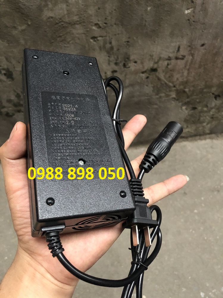 Sạc xe điện 42v 2a dùng pin Lithium 36v 2a chân tròn 3 kim loại tốt