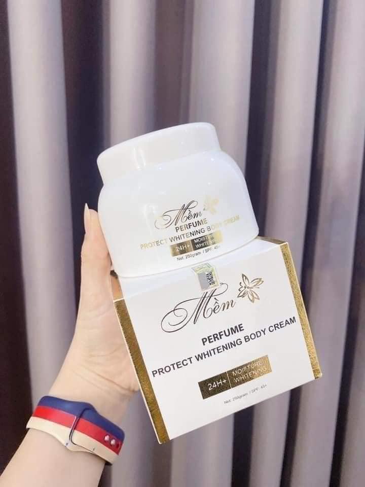 Kem Body Mềm A Cosmetic 2020 Mẩu Mới Trắng Da