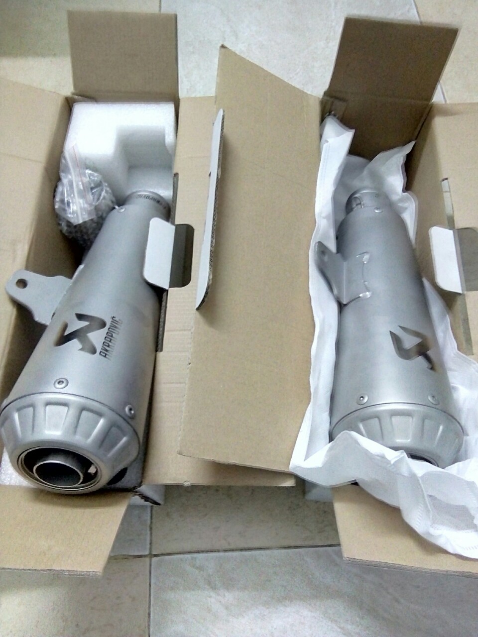 PÔ AKRAPOVIC TITAN R3