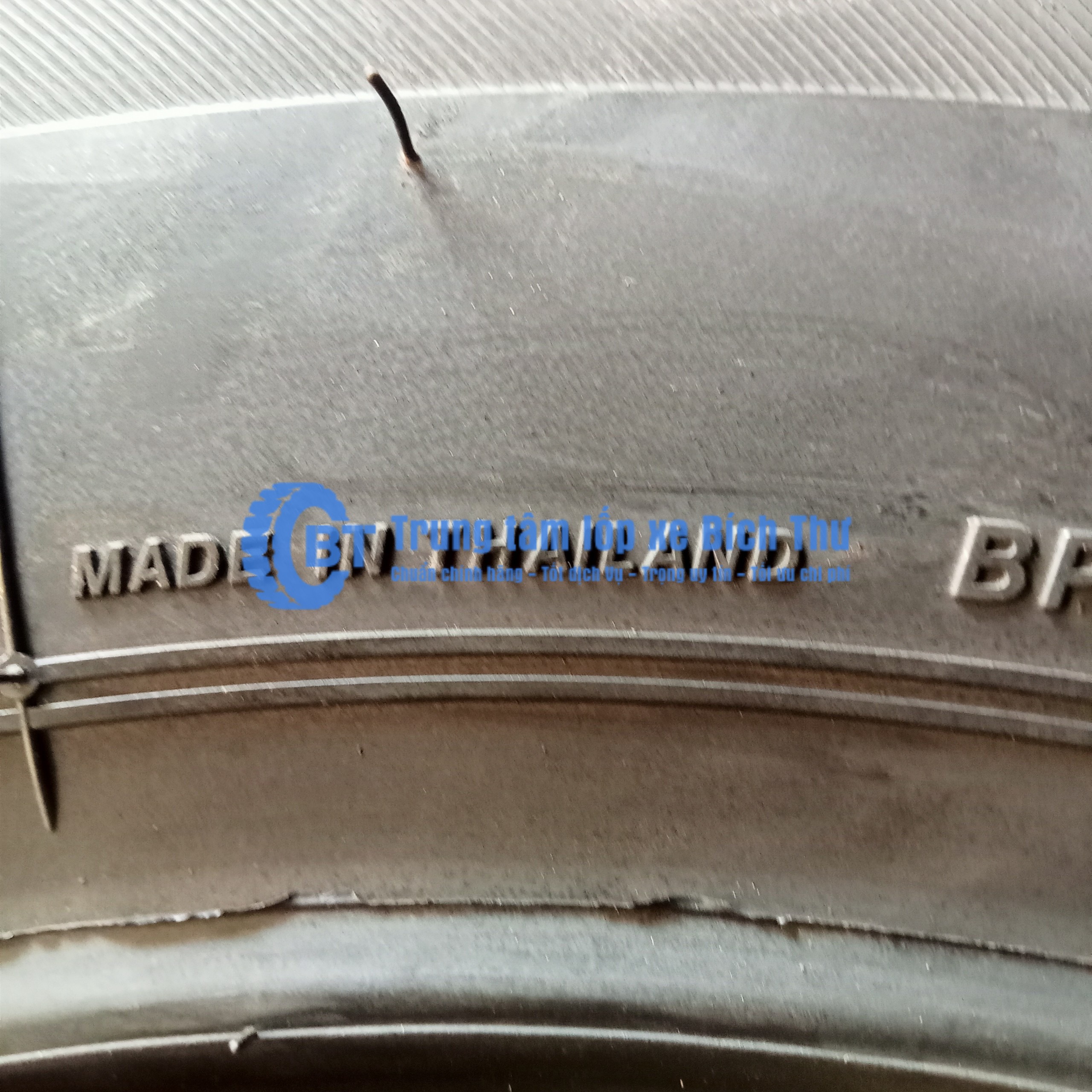 Lốp Bridgestone 215/75R16 R624