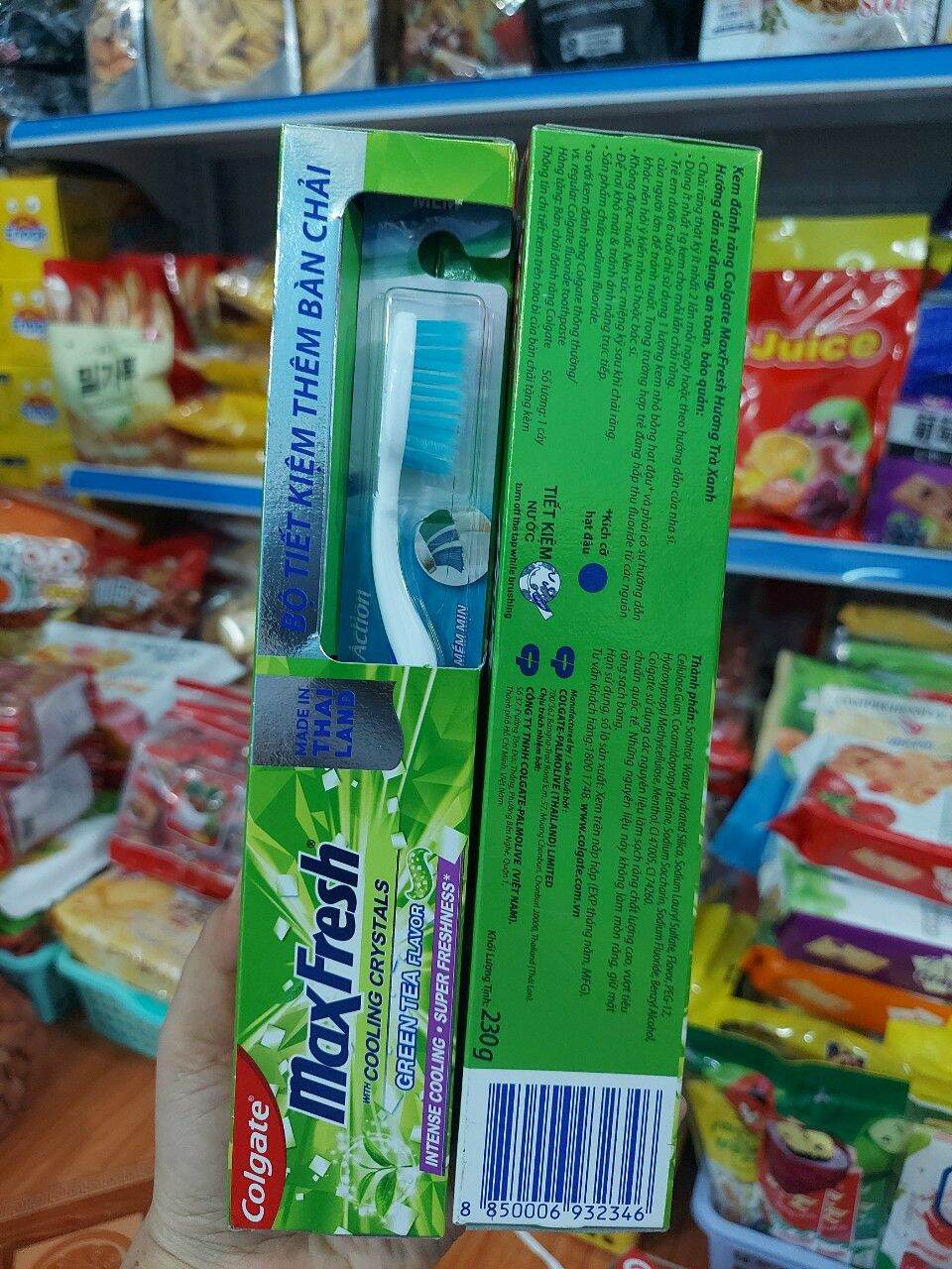 Kem đánh răng Colgate Maxfresh Thái Lan 230g ( tặng kèm bàn chải)