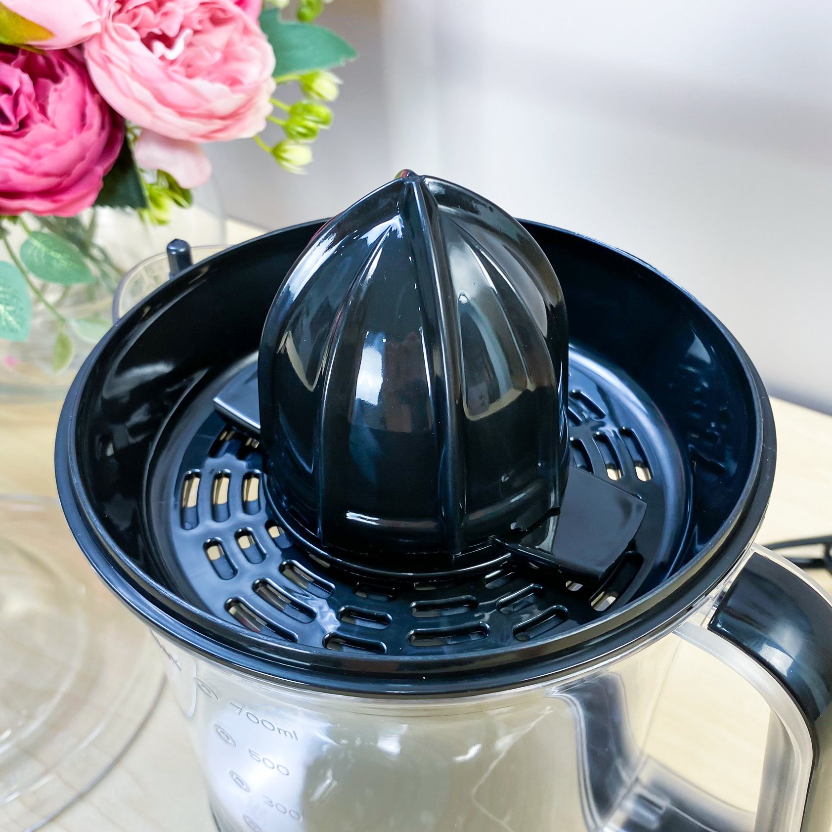 Máy vắt cam 0,7L LocknLock EJJ236BLK - màu đen