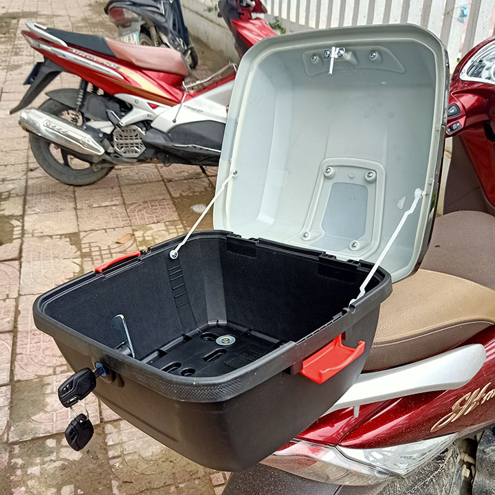 Thùng đựng đồ gắn đuôi xe máy, xe điện TD04