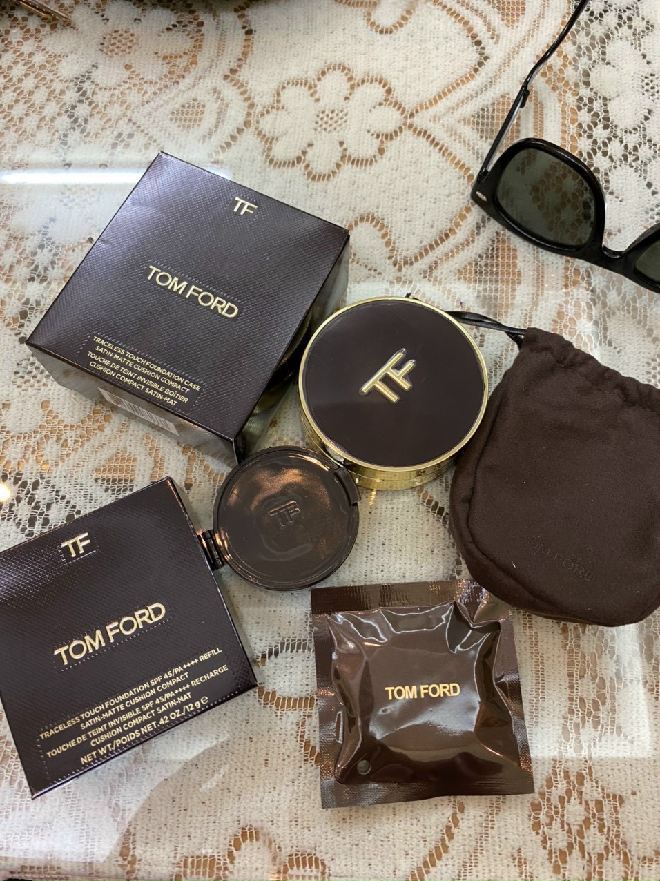 PHẤN NƯỚC TOM FORD TRACELESS TOUCH FOUNDATION SPF 45/PA++++ (REFILL + CASE)
