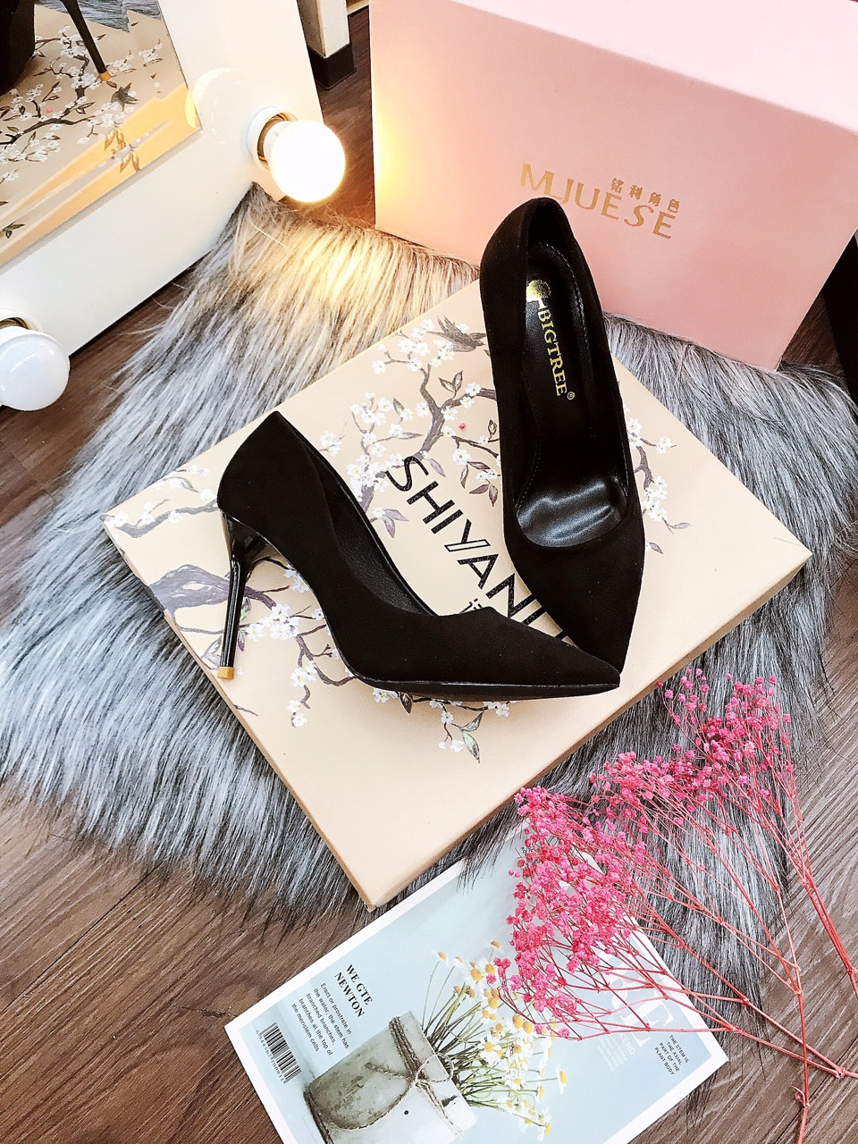 822-2 HIGH HEELS BIG TREE