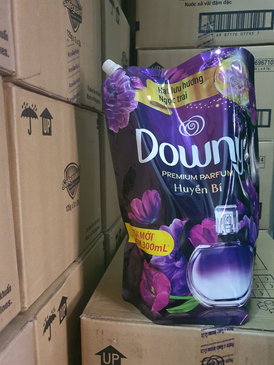 Túi Nước Xả Vải Downy Hương Nước Hoa Huyền Bí  mẫu mới 2.2L / 2.5L