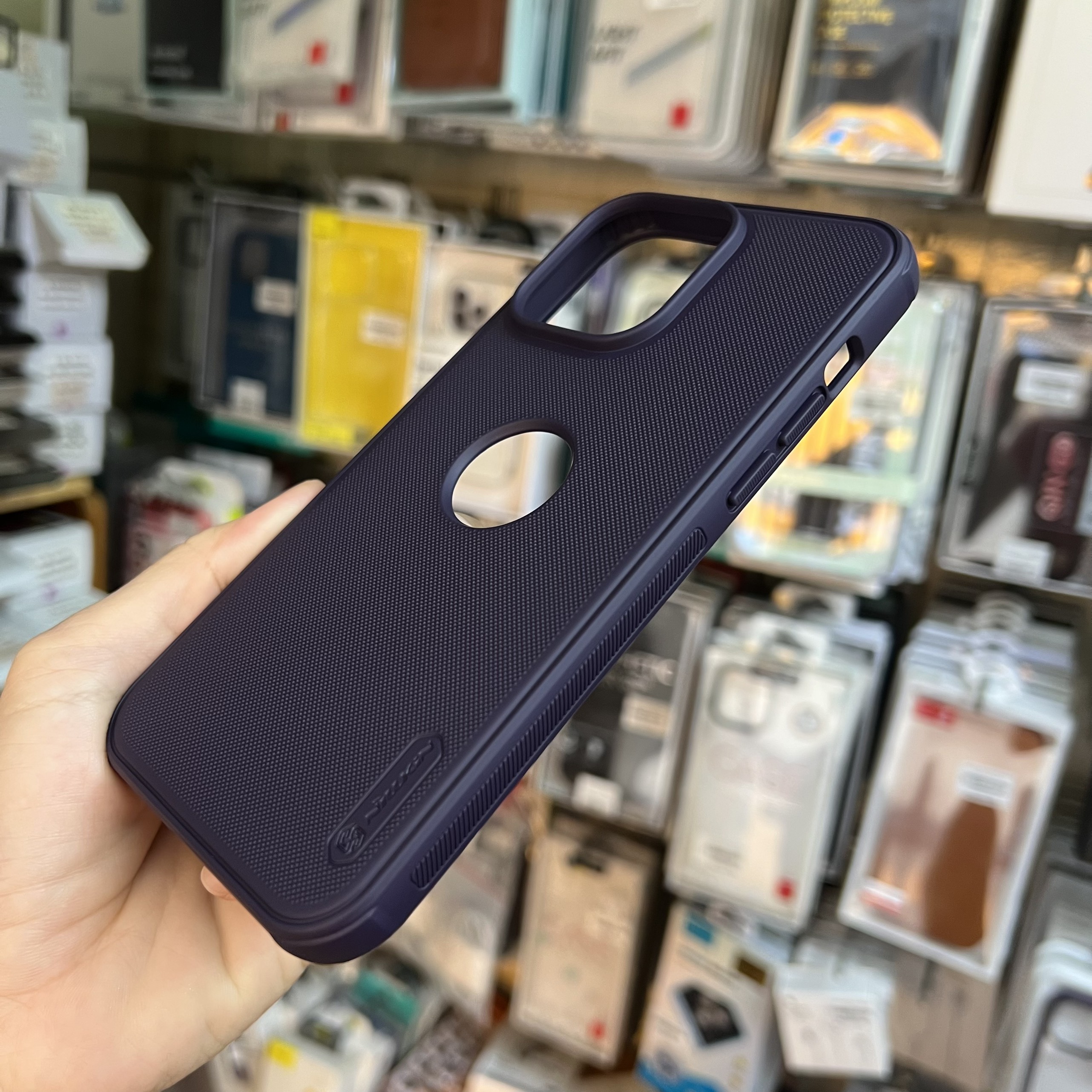 Ốp lưng iPhone 14 Pro Max Nillkin Frosted Shield màu tím