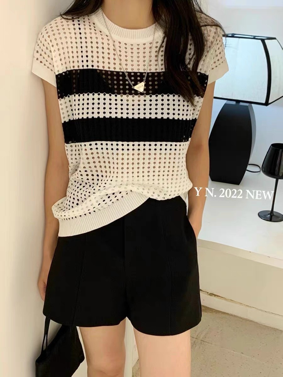 Áo len lưới kẻ ngang cánh tiên