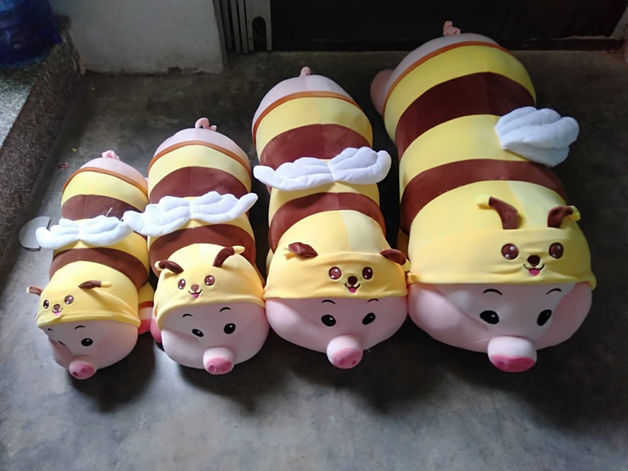 Gấu bông heo nón ong cosplay