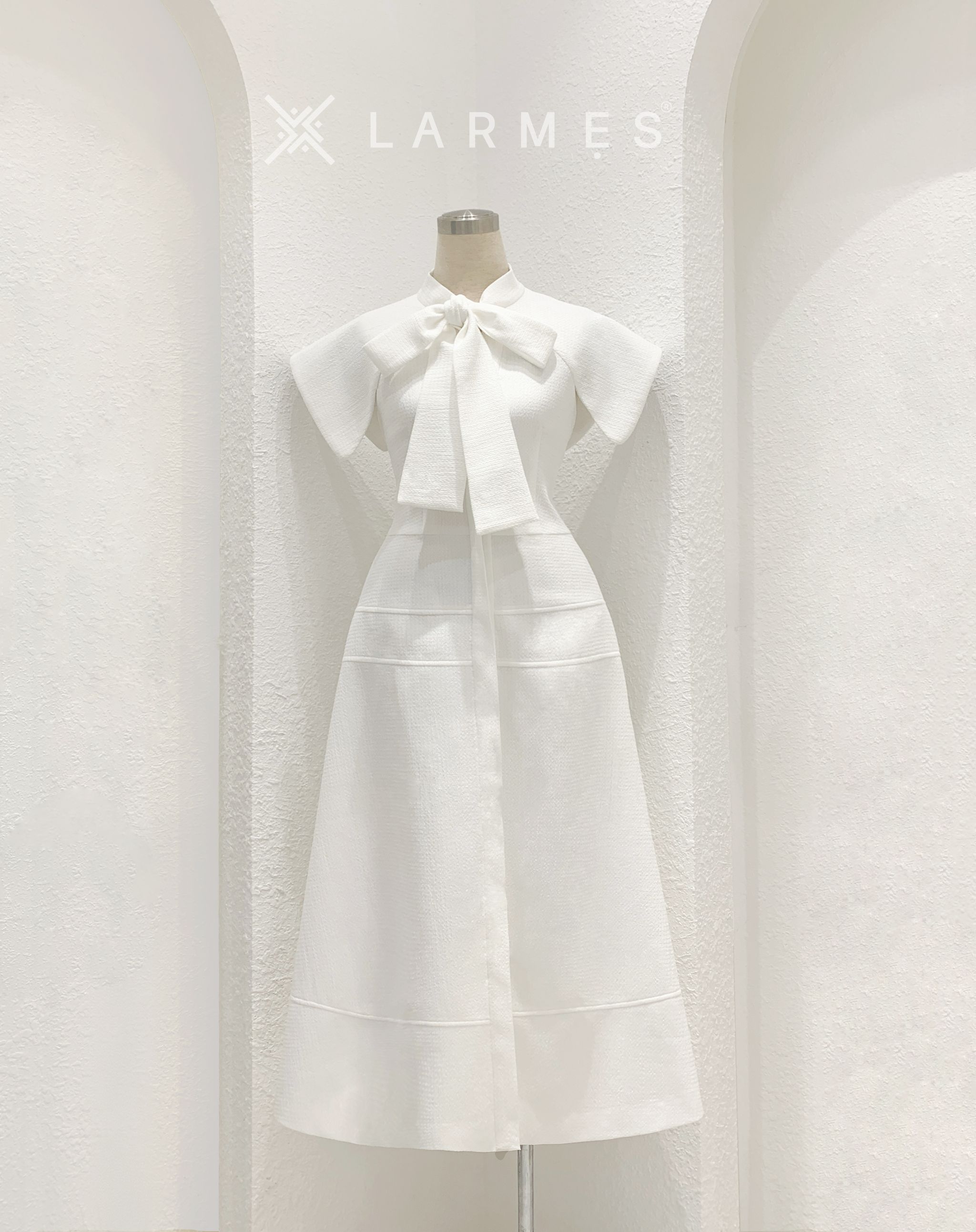 LARMES - Đầm cổ nơ tùng xoè Rosette