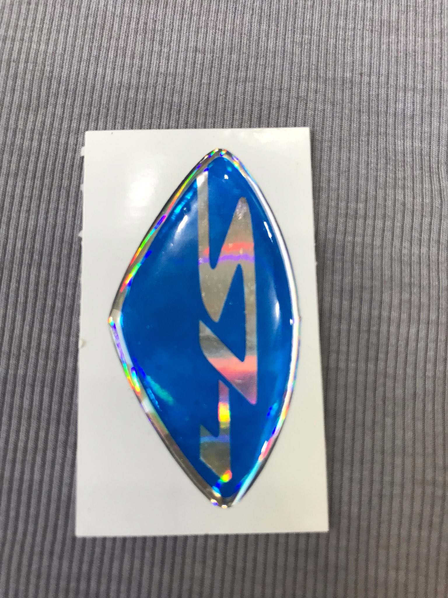 Tem logo SH sắc nét màu xanh