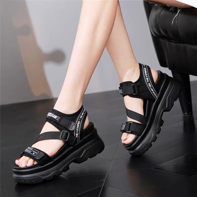 (2màu) Sandal nữ,sandal quai chéo Ulzang FS kiểu dáng thời trang Thời trang siêu đẹp trẻ trung cá tính mẫu mới hot hit trend bán chạy năng động êm chân phong cách Hàn Quốc