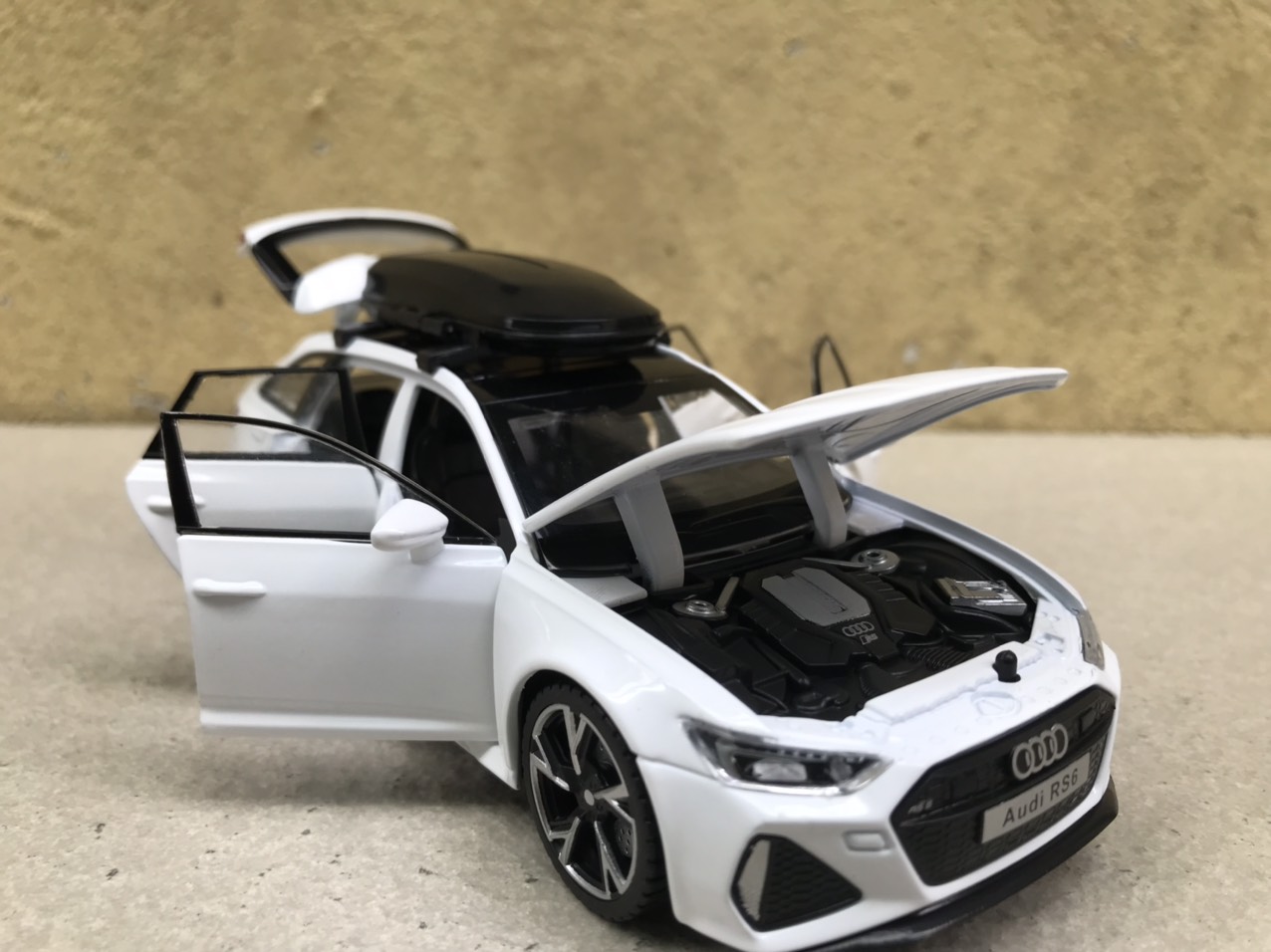 Mô hình xe AUDI RS6 2024 - 1:32