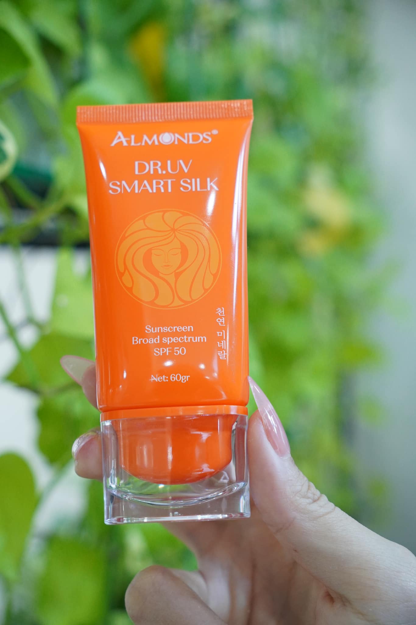 Kem Chống Nắng Almonds Dr.UV Smart Silk SPF 50+
