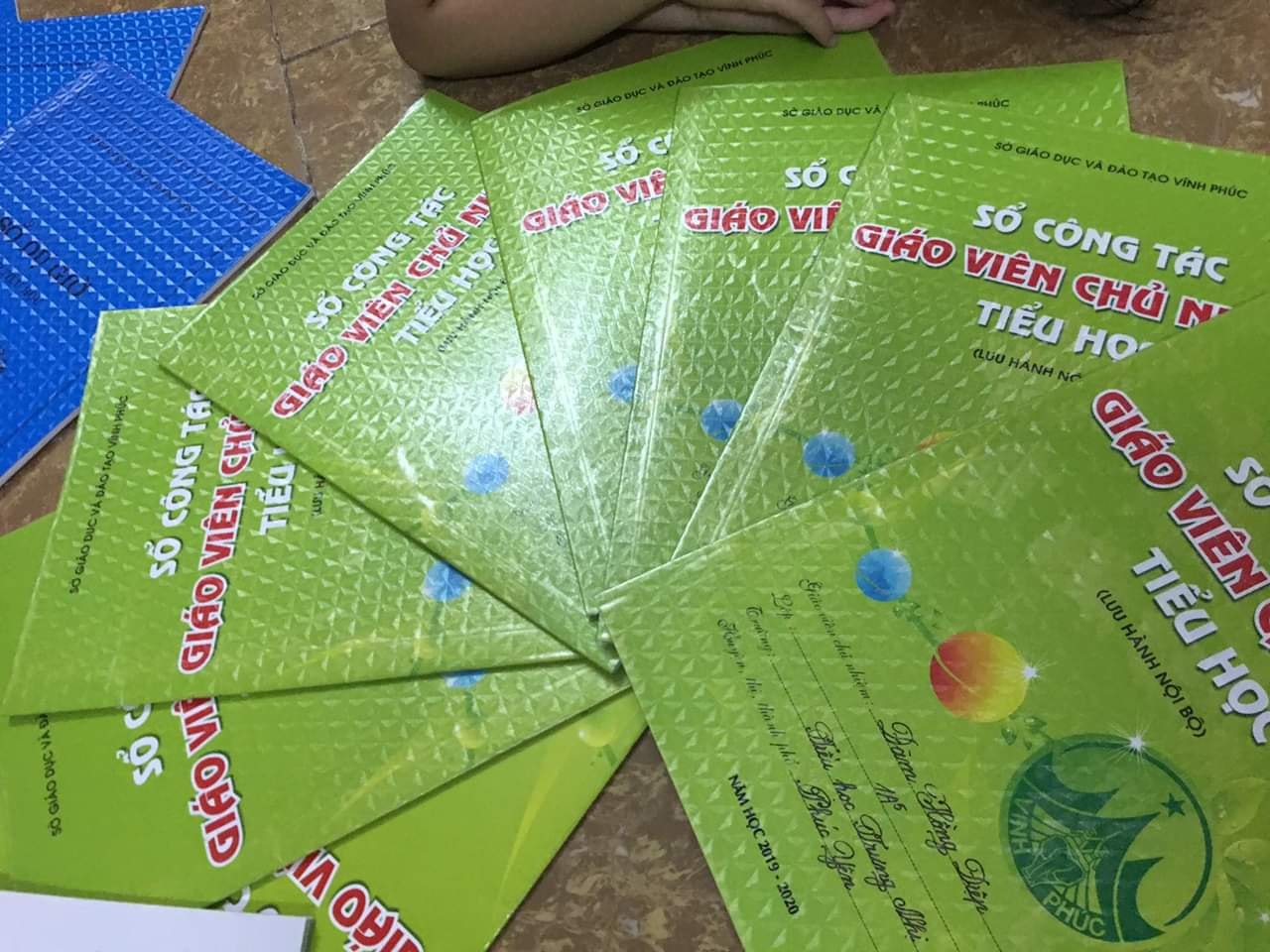 Tập 10 bọc SGK, vở Decal siêu bền