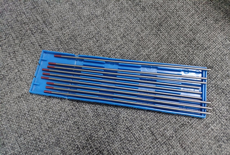 1 que Kim hàn tig inox  sắt 2.4*175 dài