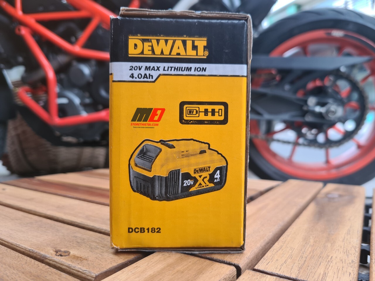 [HCM]Pin 18V 4.0Ah Dewalt Dcb182