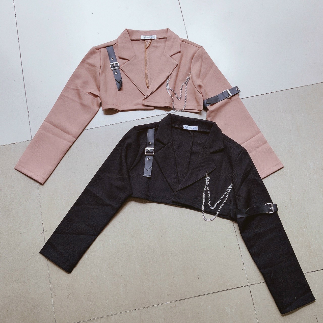 Áo khoác vest lửng phối đai dây xích cực cá tínhTU - khoác vest tuyết mưa phối đồ siêu hot