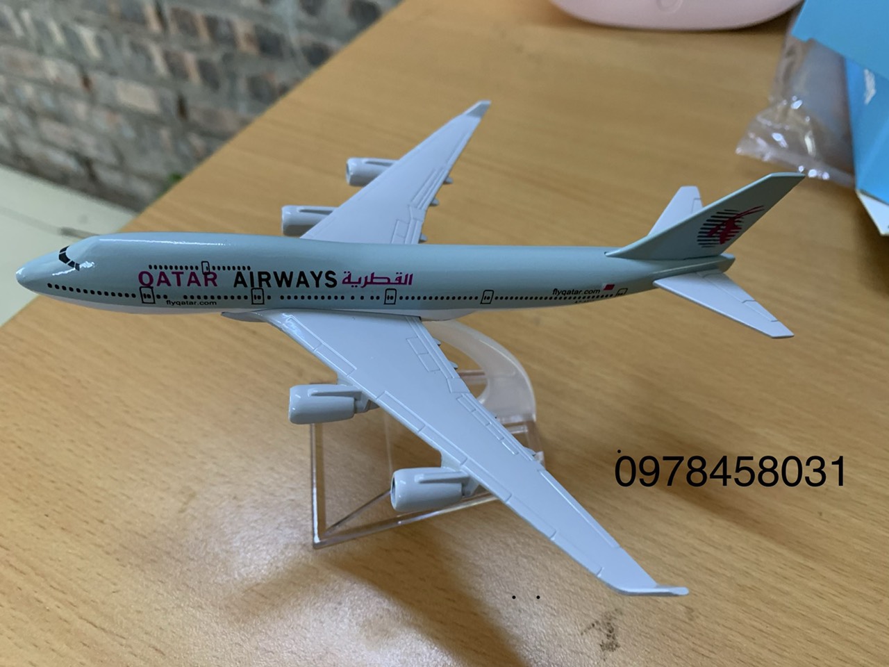 Mô hình máy bay qatar b747 16cm