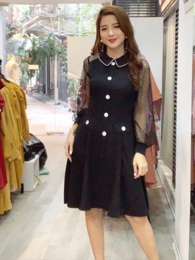 Váy xòe đen cổ sen phối tay lưới