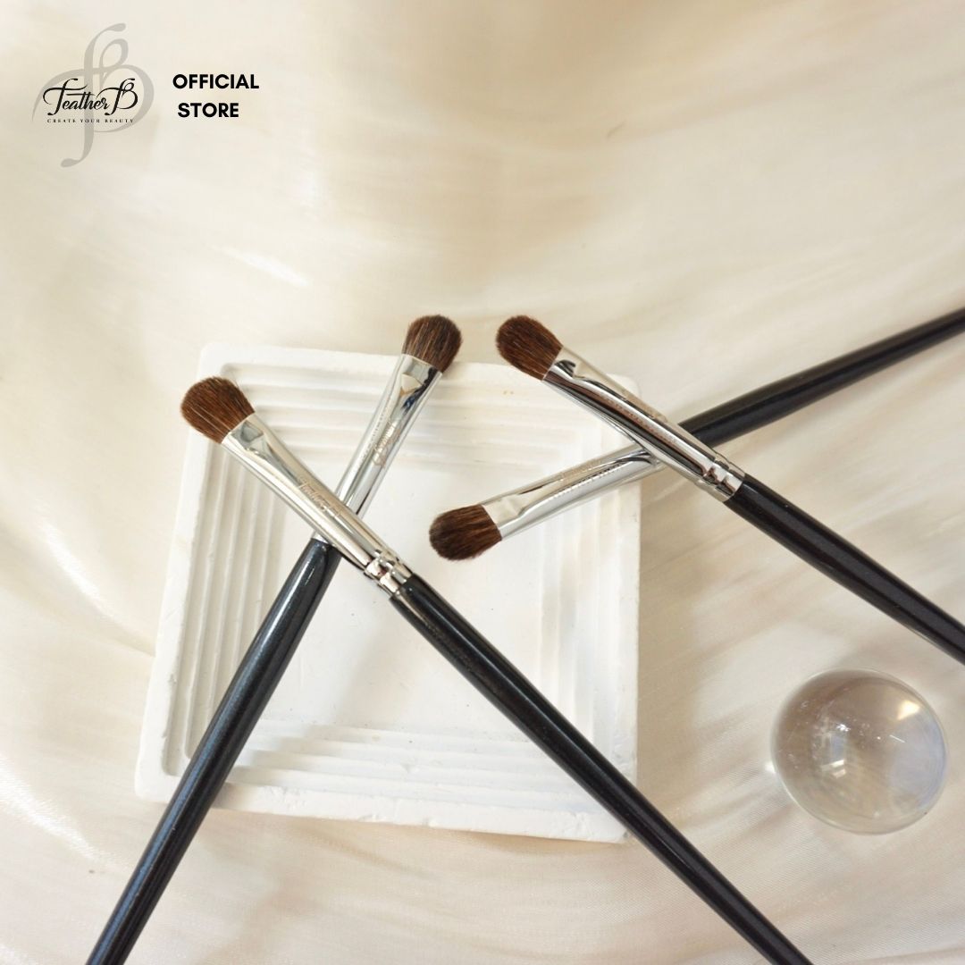 Cọ Tán Bầu Mắt Nhỏ Feather B 15
