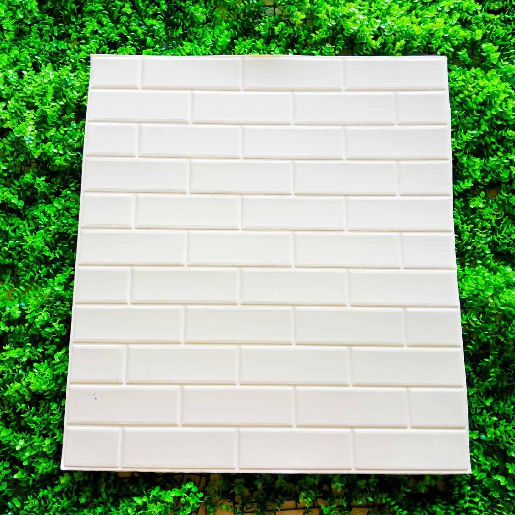 Xốp dán tường 3d trắng trơn 3mm 70x77cm, sẵn keo bóc dán