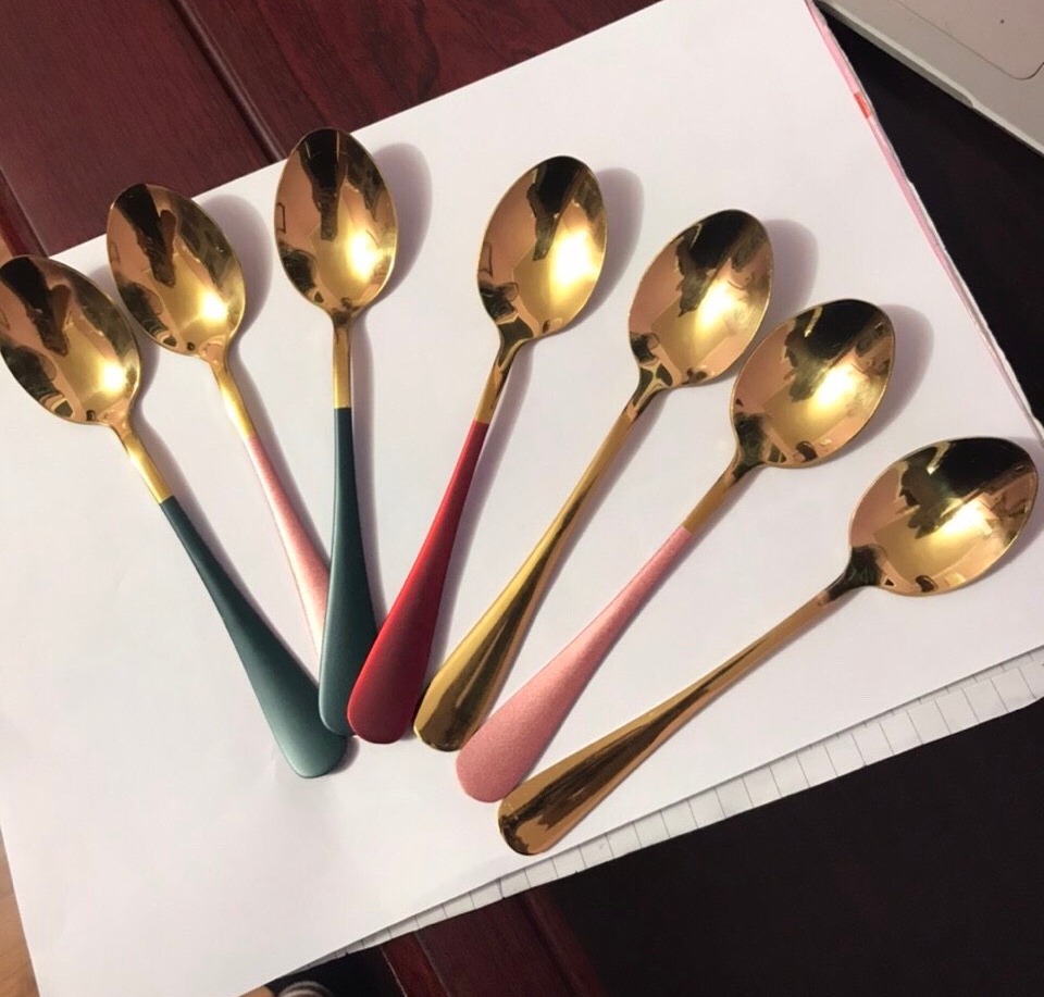 {COMBO 5} Thìa ăn cơm vàng siêu sang chảnh, thìa ăn tiện ích mang theo, thìa mạ vàng cán chắn chắn, MIX MÀU NGẪU NHIÊN