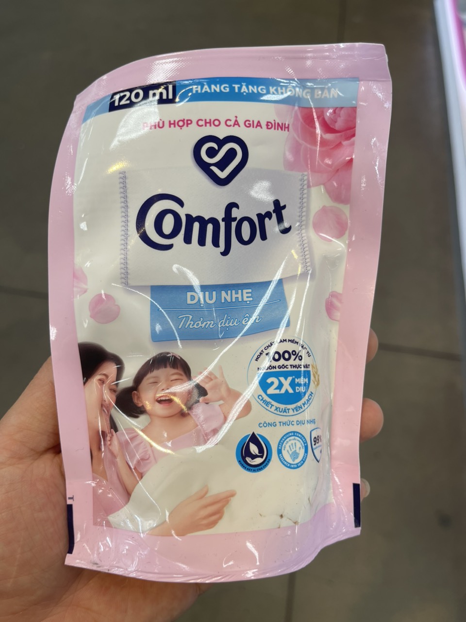 Combo 5 bịch Nước xả vải Comfort 120ml = 600ml (Hồng)