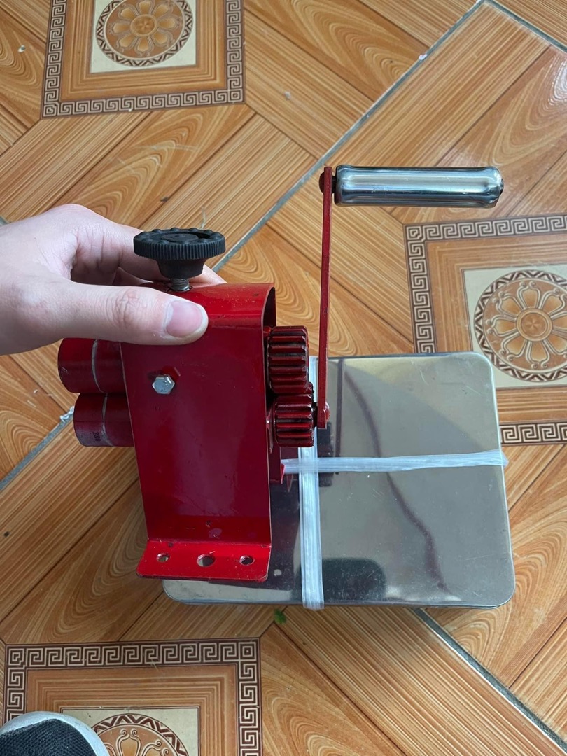 Máy ép biển số ô tô xe máy