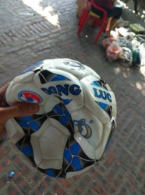 Quả bóng đá Động Lực size 5 tặng kèm kim bơm và túi lưới đựng bóng