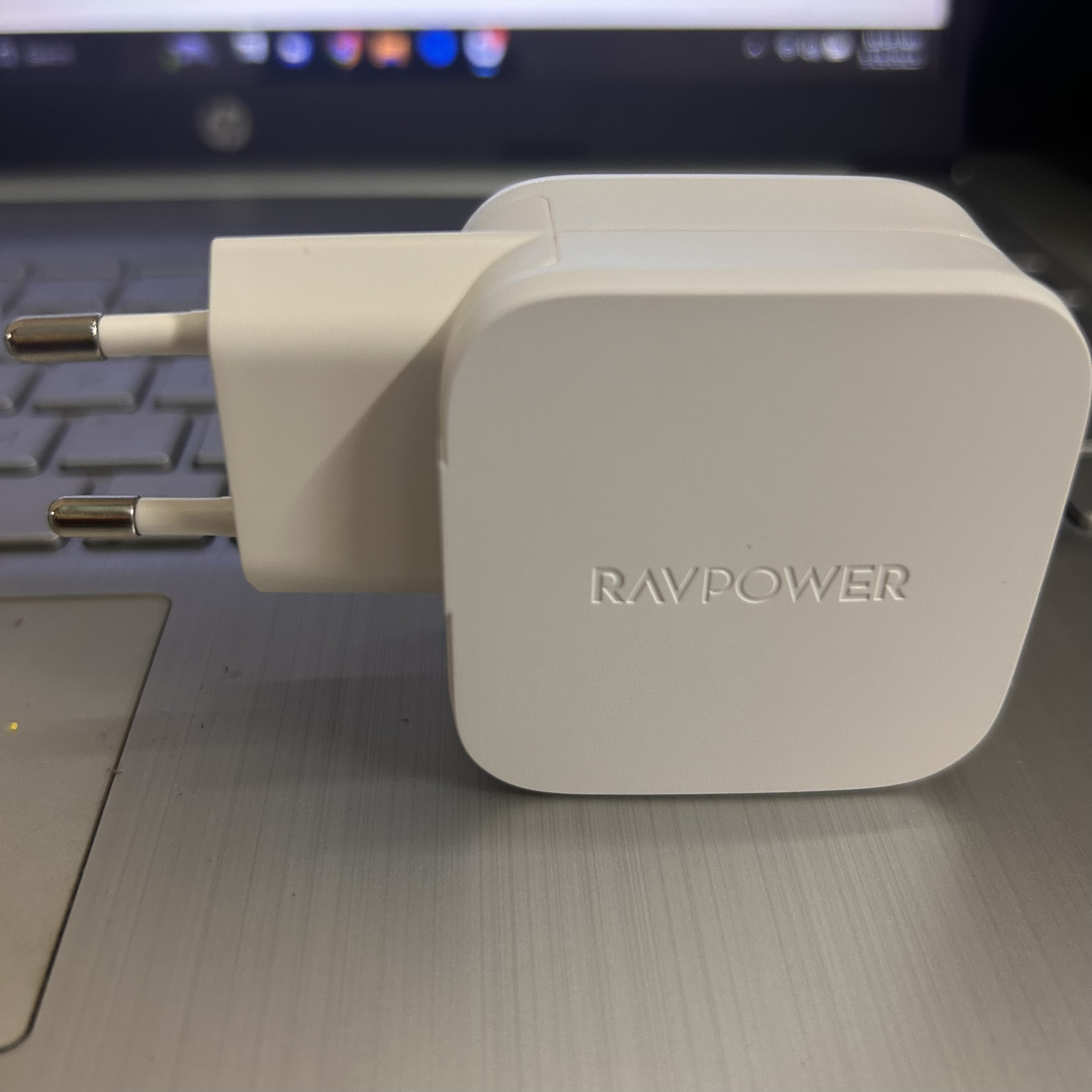 (Giao Hỏa Tốc) Củ sạc nhanh 2 cổng Ravpower 40W, cổng USB-C 20W RP-PC152(Bảo hành 12 tháng-Cam kết chính hãng).