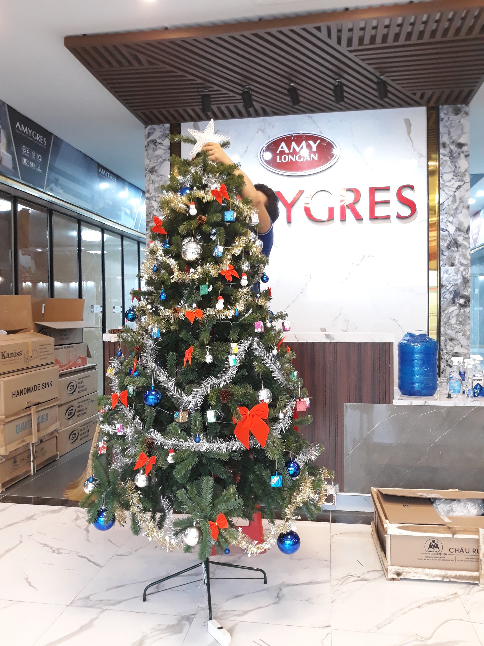 Cây thông noel màu xanh 2m - tặng 5 dây kim tuyến và ngôi sao vàng
