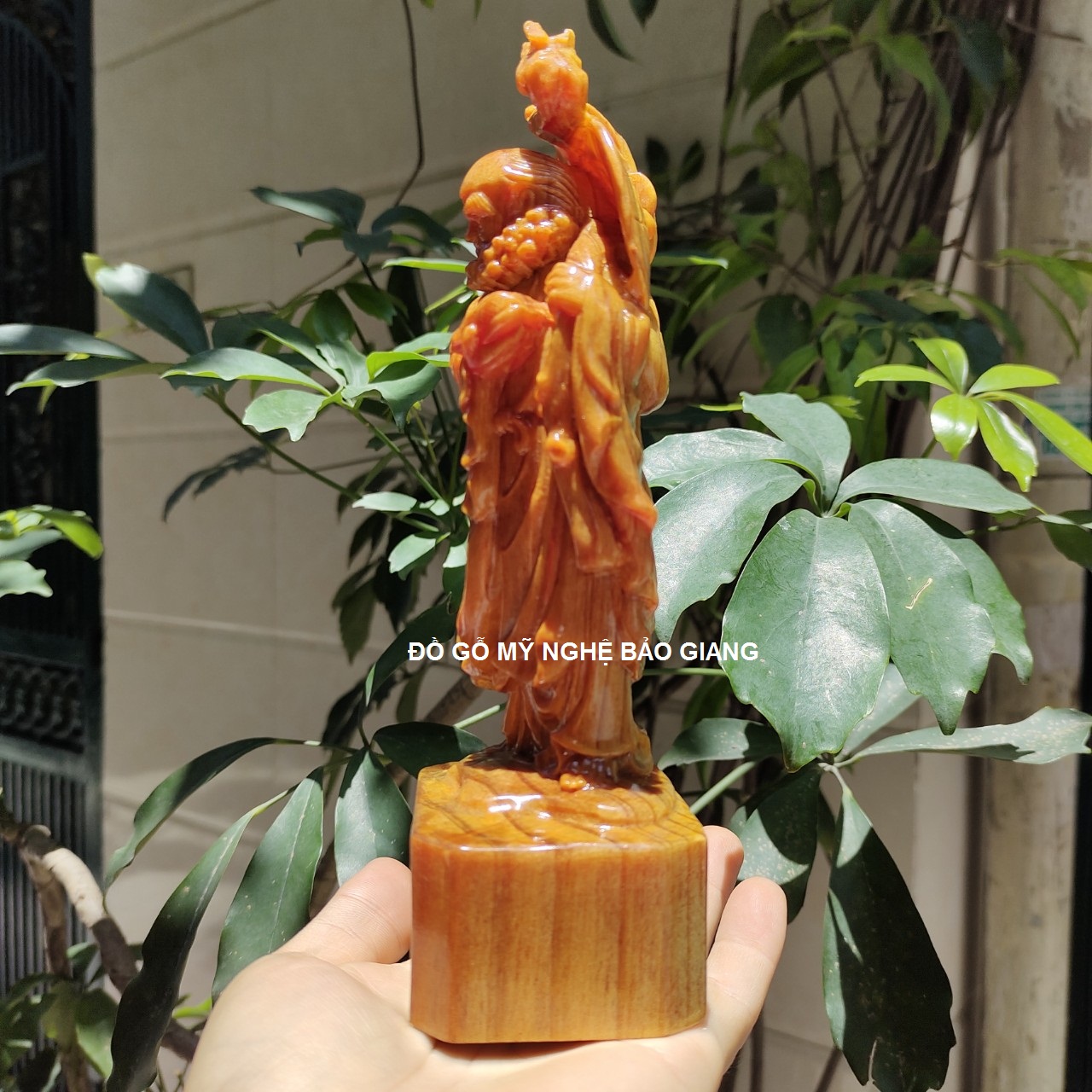Tượng đạt ma sư tổ gỗ huyết long